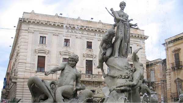 Stasera in TV: Le età di Siracusa - Alla scoperta di una metropoli del mondo antico