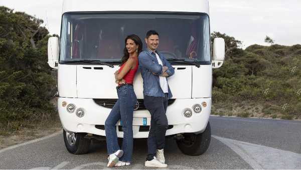 Il viaggio del Camper di Rai 1, guidato da Tinto e Roberta Morise, dall'11 luglio prosegue in Puglia. Elisa Silvestrin viaggerà insieme a due nuovi camperisti e a bordo del loro camper farà tappa all’Abbazia di Santo Stefano, Grotte di Castellana, Riserva naturale di Torre Guaceto, Taranto vecchia, Castellanata Marina. Poi, sui sentieri Abruzzesi con Francesco Gasparri, mentre Monica Caradonna farà scoprire le eccellenze gastronomiche della Puglia: Caciocavallo podalico, burrata, pane di Laterza, cozza di Taranto, focaccia e panzerotti baresi. Gloria Aura Bortolini sarà invece la guida attraverso i piccoli borghi gioiello della Puglia, come Vieste, Accadia, Giovinazzo, Ceglie, Corigliano d'Otranto Il racconto delle spiagge italiane è affidato a Maria Elena Fabi che sarà sulle spiaggie della Campania: Baia Domizia, Licola, Posillipo e Ischia. ln studio la sfida di cucina vedrà protagoniste una squadra del Veneto e una del Molise. A giudicarle, Federica De Denaro. Non mancheranno come sempre i due appuntamenti settimanali con Massimo Martinelli, per ripercorrere insieme i ricordi delle estati più belle con aneddoti, curiosità, filmati ma anche per dare preziose informazioni sulle condizioni metereologiche dei prossimi giorni. Allacciate le cinture, il viaggio di Camper continua dalle 11:30 su Rai 1.