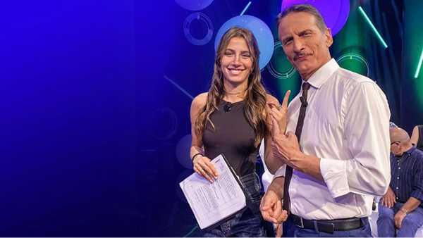 Stasera in TV: Imperfetti sconosciuti - Condotto da Cesare Bocci con la figlia Mia