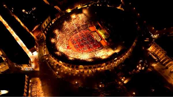 Stasera in TV: La Grande Opera all'Arena di Verona - "La traviata", con la partecipazione straordinaria di Luca Zingaretti Stasera in TV: La Grande Opera all'Arena di Verona - "La traviata", con la partecipazione straordinaria di Luca Zingaretti