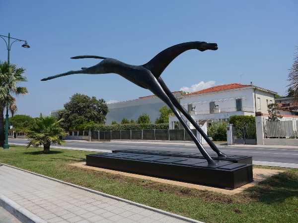 FORTE DEI MARMI - Inaugura la mostra ANTONIO SIGNORINI. ATTRAVERSO a cura di Luca Beatrice