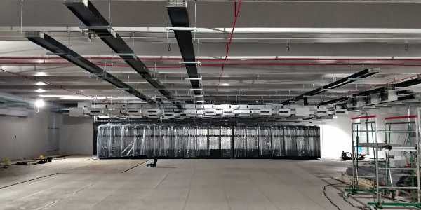 Supercomputer Leonardo: arrivati al Tecnopolo i primi componenti, sono già iniziate le operazioni di assemblaggio. Obiettivo: completare l’installazione entro l’autunno