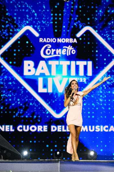 ITALIA 1 - Secondo appuntamento con RADIO NORBA CORNETTO BATTITI LIVE