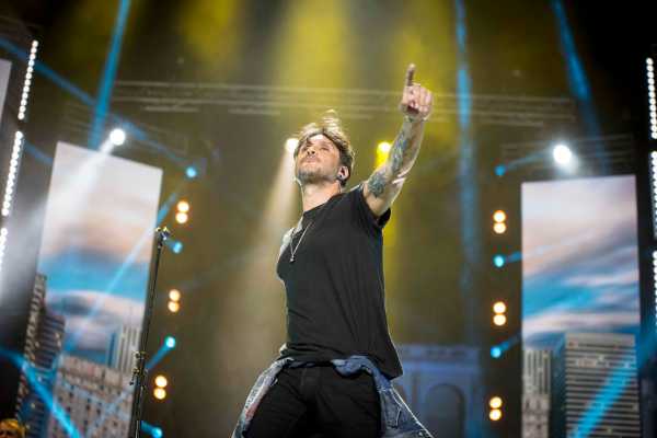 FABRIZIO MORO - Esce oggi il singolo “LA MIA VOCE”