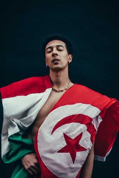 GHALI lancia una raccolta fondi per Mediterranea. L’artista ha donato una “rescue boat”, imbarcazione di salvataggio per la nave Mare Jonio