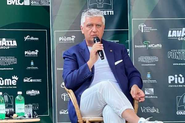 Al Caffè della Versiliana il senatore Massimo Mallegni