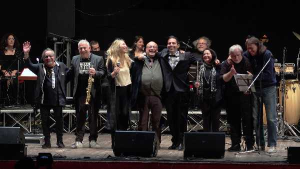 Pino Daniele, i brani più amati in versione orchestrale insieme a suoi storici collaboratori