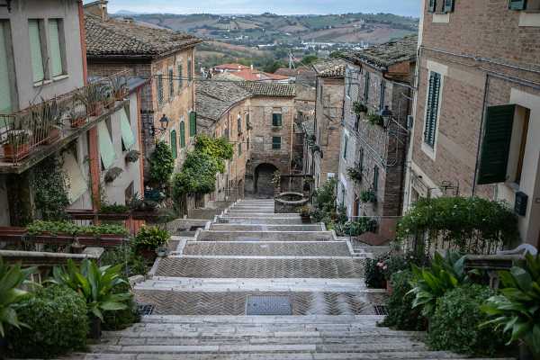 Festival di Danza Urbana di Corinaldo (AN): il 26 e 27 agosto, Corpi e Architetture con 50 performer tra i vicoli della trecentesca Città Teatro