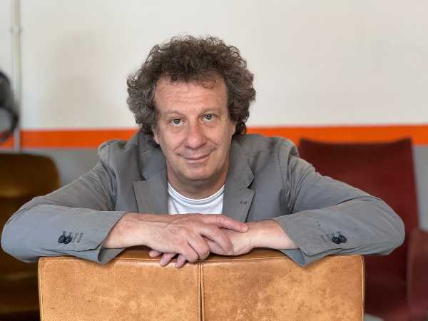 Dal palco al set e ritorno: Andrea Muzzi e i fuoriclasse della sconfitta