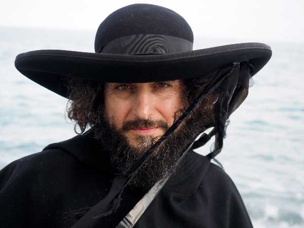 Vinicio Capossela con Rolling Sponz Review al Tagghiate Urban Factory di Lecce