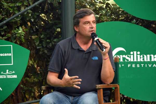 Al Caffè de La Versiliana il leader di ‘Azione’ Carlo Calenda intervistato dalla direttrice de ‘La Nazione’ Agnese Pini