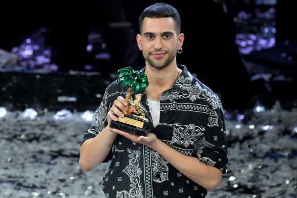 MAHMOOD a Pristina (Kosovo) sul palco del "SUNNY HILL", il Festival fondato e diretto da DUA LIPA