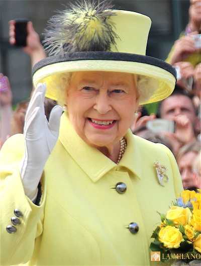 Canale 5 - Oggi dalle ore 11.00, Verissimo in collaborazione con TG5 presenta: "THE QUEEN- ADDIO ALLA REGINA"