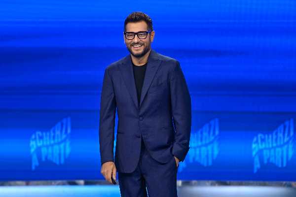 Canale 5 - Nuovo appuntamento con SCHERZI A PARTE condotto da Enrico Papi