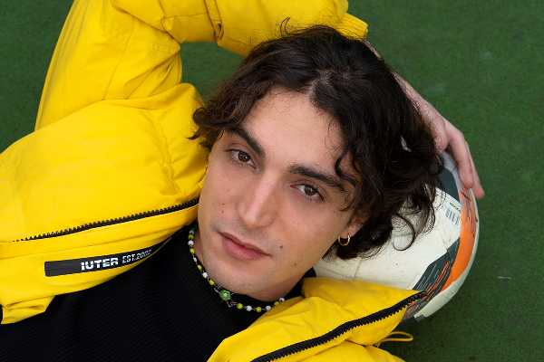 Fettuccine, da X Factor a Skam Italia ecco il video di “Monella”