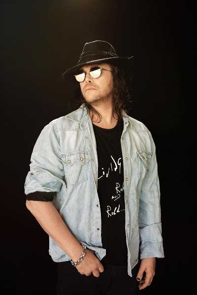 GIANLUCA GRIGNANI: il 16 ottobre al Fabrique di MILANO il concerto speciale “LA FABBRICA DI PLASTICA AND ONLY THE BEST” dedicato all’omonimo album del 1996