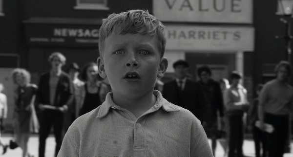 Stasera in prima tv su Sky Cinema "Belfast", di Kenneth Branagh
