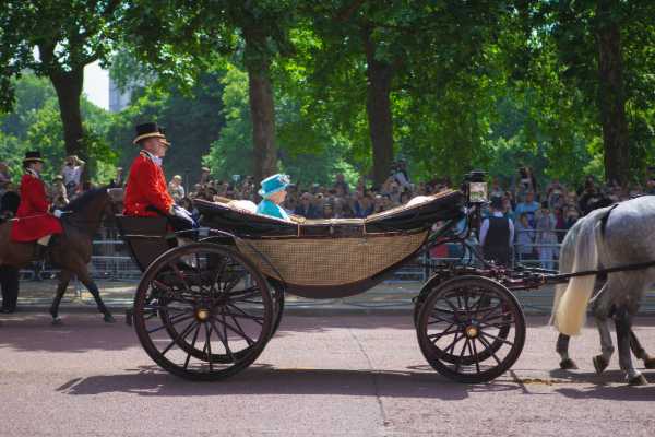 Da “lettere patenti” a “regina consorte”, Babbel decifra il lessico della monarchia inglese in vista del debutto della nuova stagione di “The Crown”