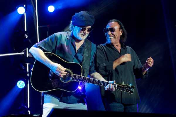 VENDITTI & DE GREGORI tornano in concerto, dopo il successo dell'evento allo Stadio Olimpico di Roma e del tour estivo, nei principali teatri italiani VENDITTI & DE GREGORI tornano in concerto, dopo il successo dell'evento allo Stadio Olimpico di Roma e del tour estivo, nei principali teatri italiani