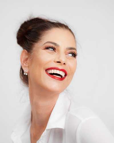 Da domani in radio e in digitale “I SING MYSELF A LULLABY”, il nuovo brano della cantautrice DINEKA