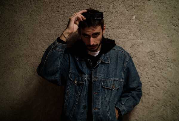 “Stare male” è il debutto di Ruggine