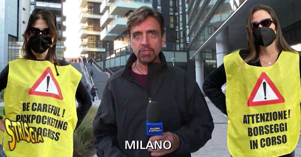STRISCIA LA NOTIZIA - Valerio Staffelli mette in fuga le borseggiatrici di Milano che cercano di barricarsi nell’ufficio della Polizia di Stato