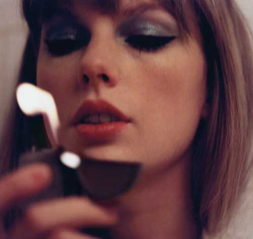 TAYLOR SWIFT - Esce il nuovo album "MIDNIGHTS" e la deluxe edition "MIDNIGHTS (3AM EDITION)"