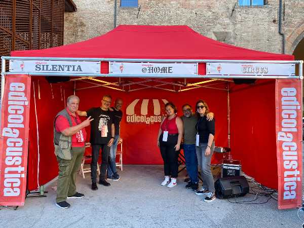 EdicolAcustica al Mei25 di Faenza: debutta l'Edicola viaggiante