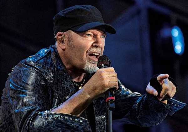 VASCO ROSSI sarà a Roma da martedì 8 a giovedì 10 novembre per la première del film concerto e per la "Lupa D'Oro" in Campidoglio VASCO ROSSI sarà a Roma da martedì 8 a giovedì 10 novembre per la première del film concerto e per la "Lupa D'Oro" in Campidoglio