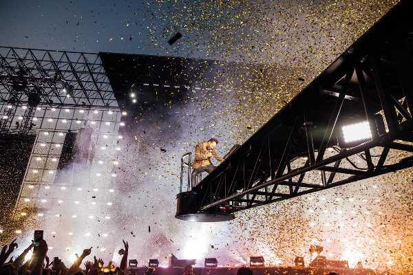 CREMONINI per la prima volta al CINEMA con "Cremonini Imola 2022 Live" CREMONINI per la prima volta al CINEMA con "Cremonini Imola 2022 Live" 