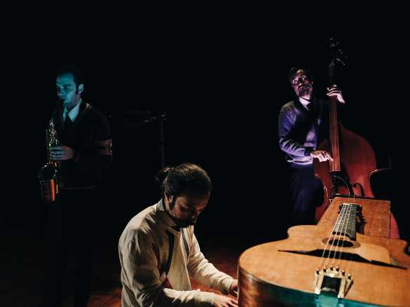 Luigi Tenco, al Teatro delle Arti lo spettacolo dedicato al cantautore romantico e dannato Luigi Tenco, al Teatro delle Arti lo spettacolo dedicato al cantautore romantico e dannato