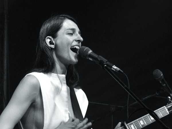 EMMA NOLDE: - Live nei club con "DORMI TOUR"