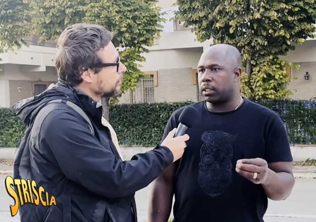 ANTEPRIMA STRISCIA: "CASO ABOUBAKAR” - Migranti usati come comparse: «50 euro per i selfie con lui, pagati per protestare»