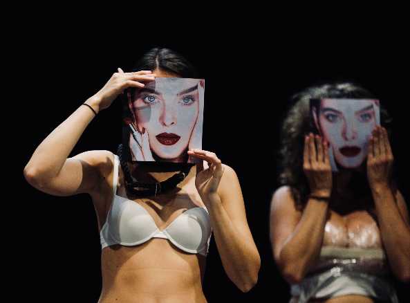 Domani Silvia Gallerano con Svelarsi al Teatro Tor Bella Monaca