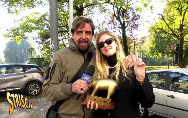 STRISCIA LA NOTIZIA - Tapiro d’Oro a Chiara Ferragni per i visitatori lasciati fuori dalla mostra