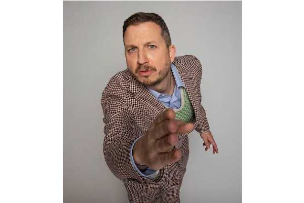 Stand Up Comedy a Napoli con Francesco Arienzo. In città un nuovo marchio lancia una serie di appuntamenti itineranti con il meglio dei 'new comedians' napoletani e nazionali