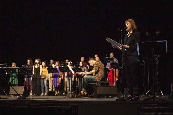 Gran finale REF - "Einstein on the Beach" di Philip Glass nella versione musicale di Ictus Ensemble con Suzanne Vega