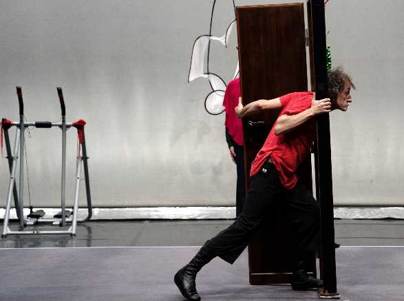 HYBRIS il nuovo spettacolo di Rezza e Mastrella debutta a Roma al Teatro Vascello