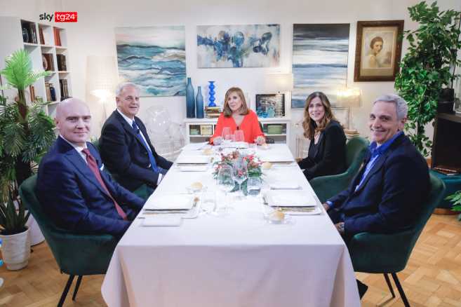 SKY TG24 - "A CENA DA MARIA LATELLA" - Stasera ultimo appuntamento - Ospiti Enrico Bertolino, Maurizio De Giovanni, Alessandra Todde e Marcello Cattani