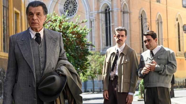 Rai1 - MICHELE PLACIDO in 'Arnoldo Mondadori - i libri per cambiare il mondo' con Flavio Parenti, Brenno Placido, Valeria Cavalli