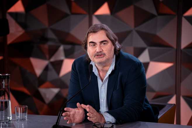 RaiPlay, Pierluigi Pardo ospite di "La Conferenza Stampa", disponibile in esclusiva da oggi