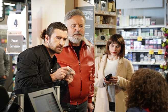In prima tv su Sky Cinema e NOW "Chi ha incastrato Babbo Natale" di Alessandro Siani