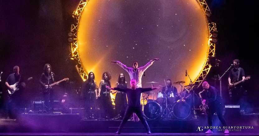 Raffaele Paganini è il nuovo protagonista di "SHINE Pink Floyd Moon" di Micha van Hoecke con i Pink Floyd Legend e la Compagnia Daniele Cipriani