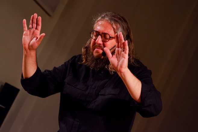 ROBERTO MERCADINI - Lo scrittore e performer a Firenze con lo spettacolo "LEONARDO E MICHELANGELO. IL DISEGNO DELLE COSE INVISIBILI"