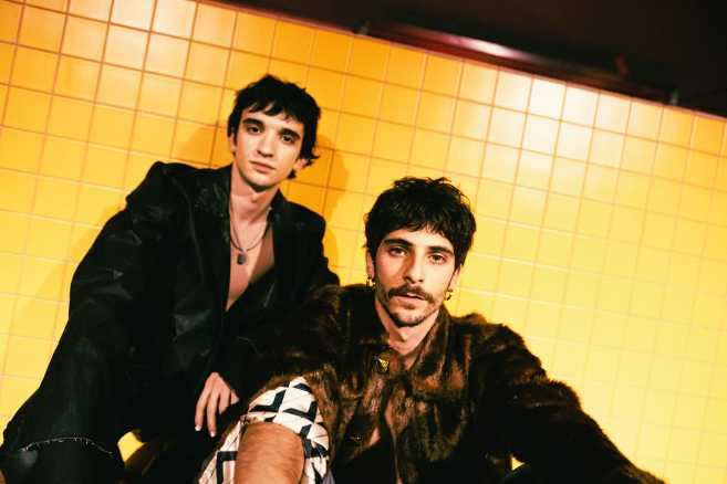 SANTI FRANCESI - Biglietti esauriti in poche ore dalla messa in vendita per i live di Torino, Bologna e Milano, a gennaio nei club. A grande richiesta upgrade per le tre venue