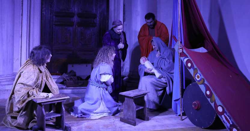 NATALE IN PIAZZA - La Bottega delle Maschere sforna una commedia dell'arte da Ghéon e Pirandello