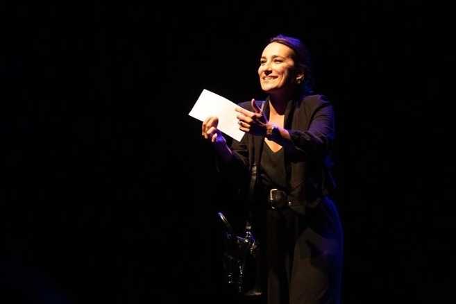 COME L'AUSTRALIA spettacolo scritto, diretto e interpretato da Claudia Genolini in scena al Teatro Lo Spazio-Roma COME L'AUSTRALIA spettacolo scritto, diretto e interpretato da Claudia Genolini in scena al Teatro Lo Spazio-Roma