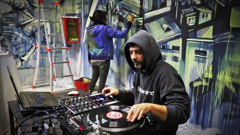 Dj Gruff & Alice Pasquini per la festa W’23 al Castello Volante di Corigliano d'Otranto (Le)
