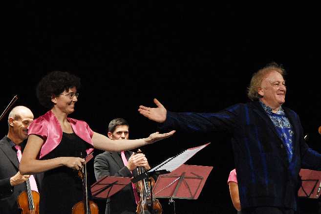 Teatro Comunale di Pietrasanta - Concerto di benvenuto al nuovo anno con Michael Guttman, Chiara Morandi ed EstrOrchestra.