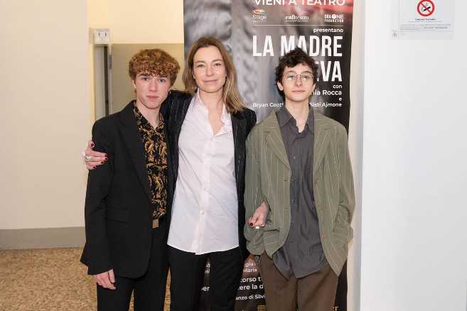 Stefania Rocca porta al Teatro Lirico ‘La Madre di Eva’. Un percorso tra due generazioni per riconoscere la diversità come un valore Stefania Rocca porta al Teatro Lirico ‘La Madre di Eva’. Un percorso tra due generazioni per riconoscere la diversità come un valore 